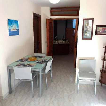 Trilocale 5 Posti Letto A Pochi Passi Dal Mare Λίπαρι